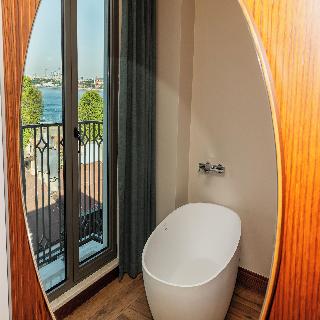 Triton Hotel