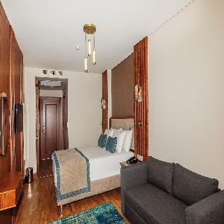 Triton Hotel