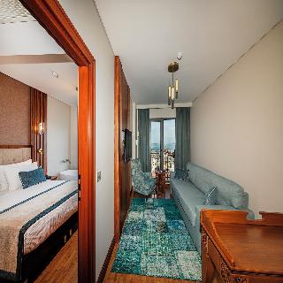 Triton Hotel