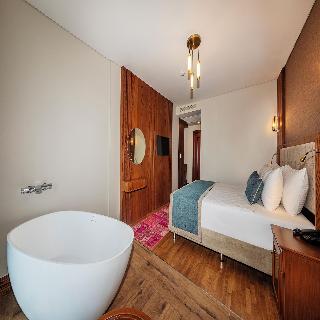 Triton Hotel