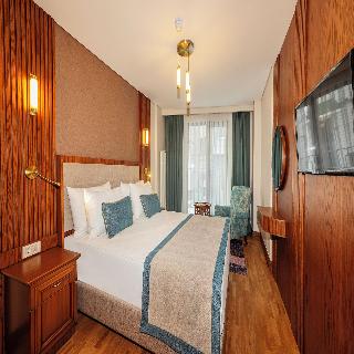 Triton Hotel