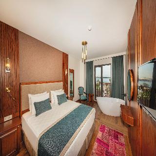 Triton Hotel