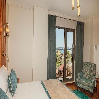 Triton Hotel