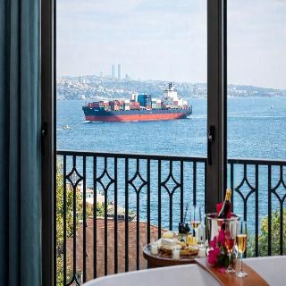 Triton Hotel