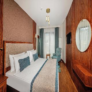 Triton Hotel