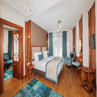 Triton Hotel