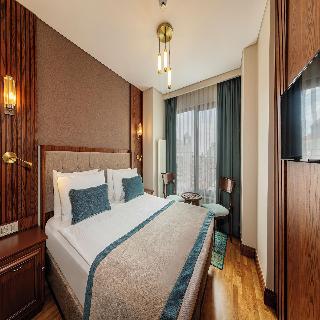 Triton Hotel