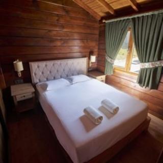 Flora Handüzü Resort & Wellness Bungalow Hotel