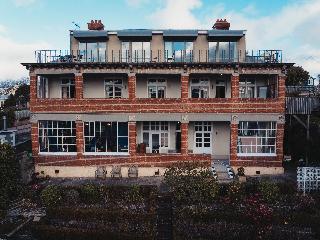 Dunedin House