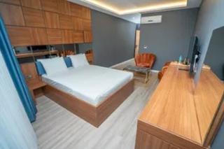 And Center Suite