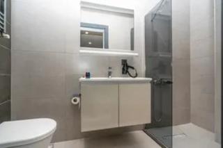 And Center Suite