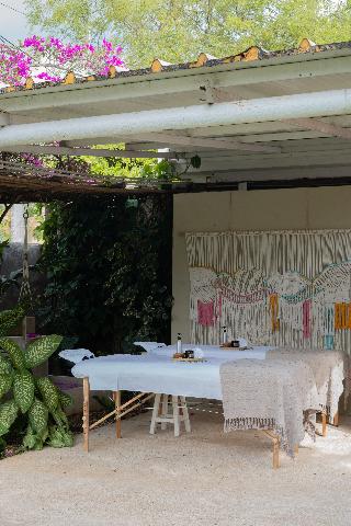 The Yak Lake House Hostal Bacalar