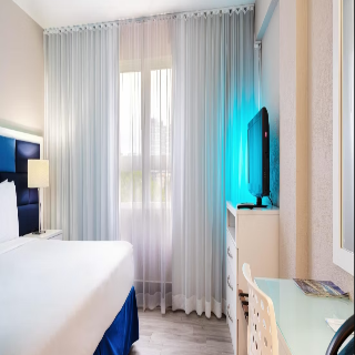 Holiday Inn Express & Suites Anchorage Midtown