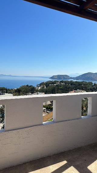 Thalia Bloom Villa Apartments