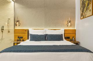 One Luxury Suites