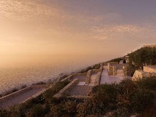 Luura - Cliff, Paros, Morgans Originals