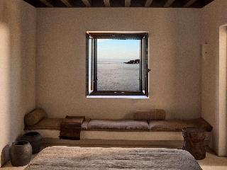 Luura - Cliff, Paros, Morgans Originals