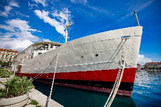 Botel Marina