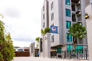 RQ Bangkok Sukhumvit 107 by Collection O