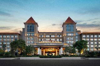 Crowne Plaza Xiangyang Fuchun Lakeside by IHG