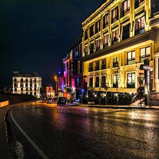 Cosi̇nus Ai̇rport Hotel