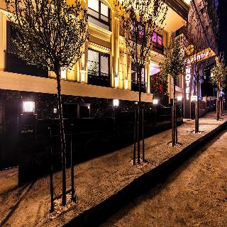 Cosi̇nus Ai̇rport Hotel