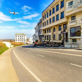 Cosi̇nus Ai̇rport Hotel