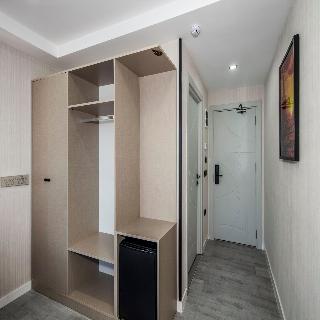 Cosi̇nus Ai̇rport Hotel
