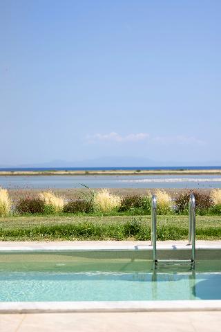 Flamingo View Suites & Villas