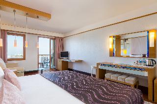 LARGE ROOM