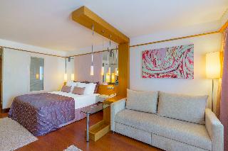 LARGE ROOM