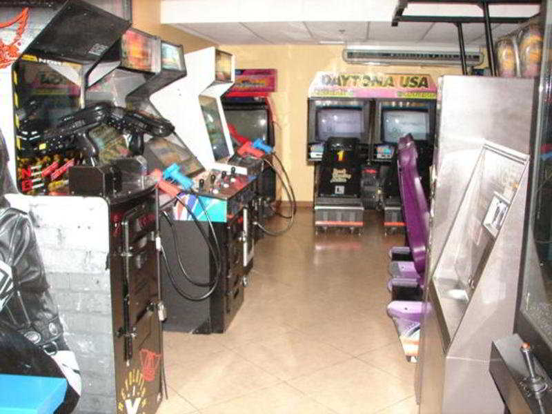 Sports and Entertainment
 di Embassy Suites Dorado Del Mar Beach & Golf Resort