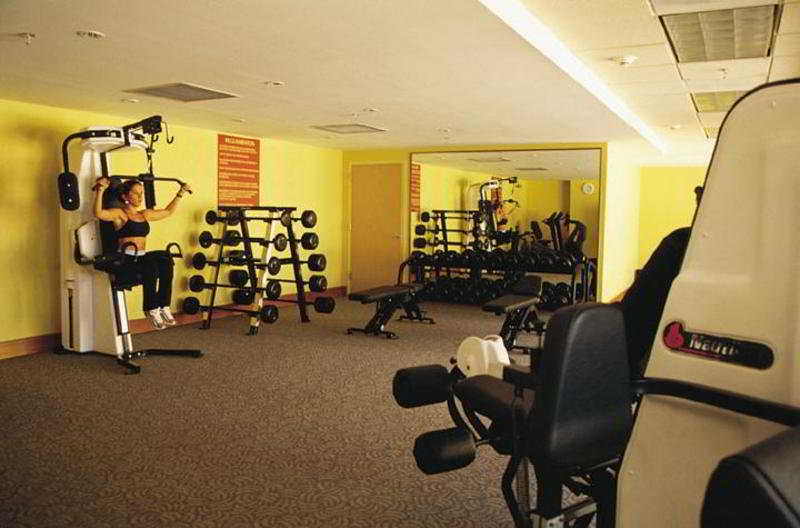 Sports and Entertainment
 di Embassy Suites Dorado Del Mar Beach & Golf Resort