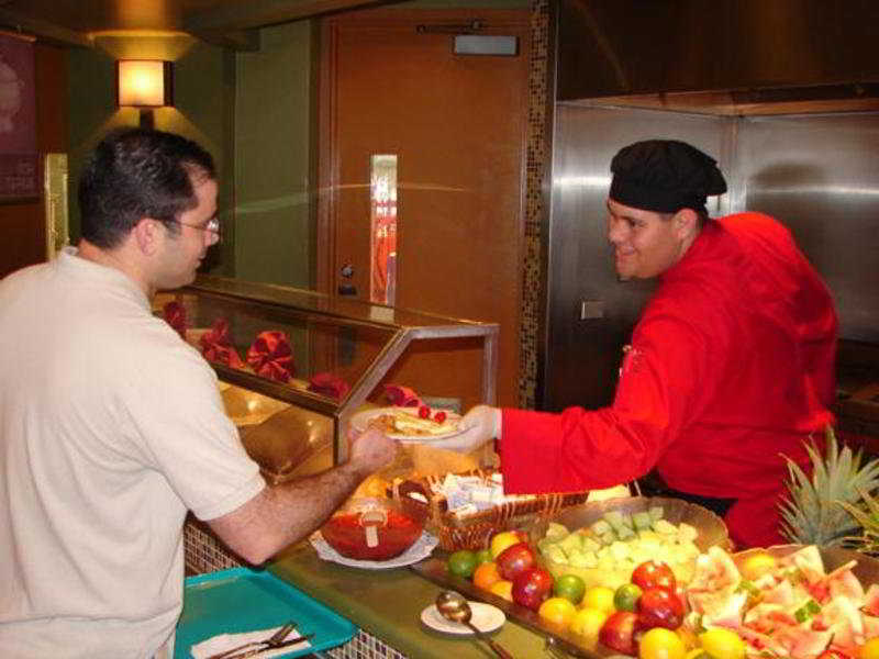 Restaurant
 di Embassy Suites Dorado Del Mar Beach & Golf Resort