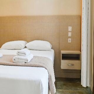 Agnanti Hotel & Apartments