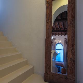 White Pearl Laokasti Suites