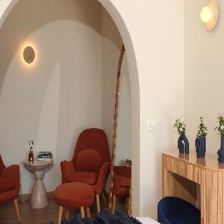 White Pearl Laokasti Suites