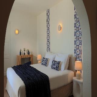 White Pearl Laokasti Suites