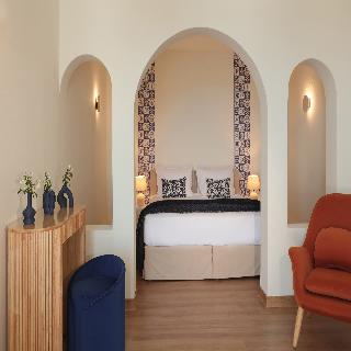 White Pearl Laokasti Suites