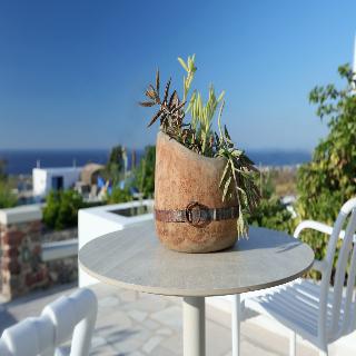 White Pearl Laokasti Suites