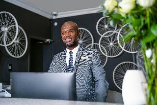 Q's Evander Hotel And Apartments