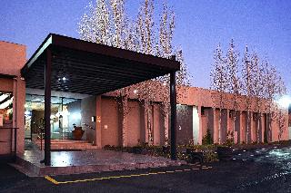 Q's Evander Hotel And Apartments