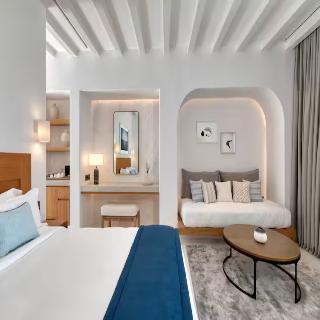 Sandblu Santorini, LXR Hotels & Resorts
