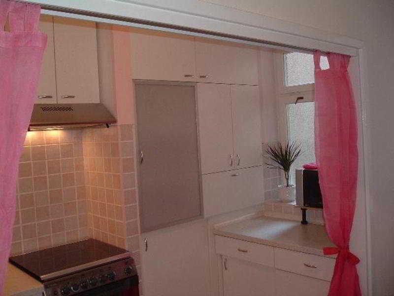 Room
 di Del De Luxe