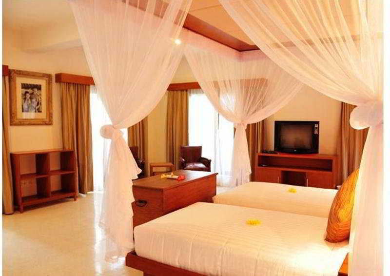 Room thumbnail 4