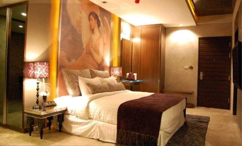 Room thumbnail 1