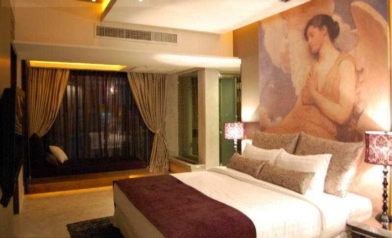 Room thumbnail 2