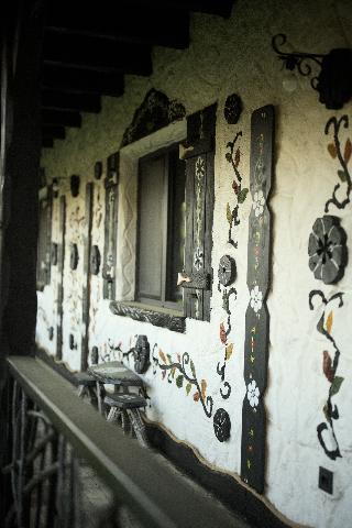 Agi Traditional