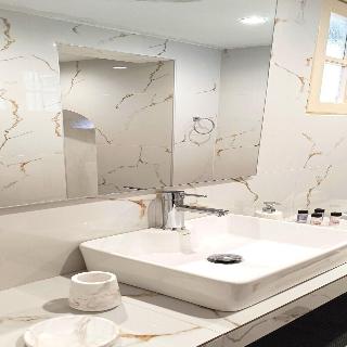 Apeiron Acropolis Suites