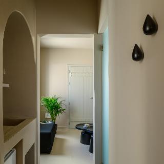Arch Suites